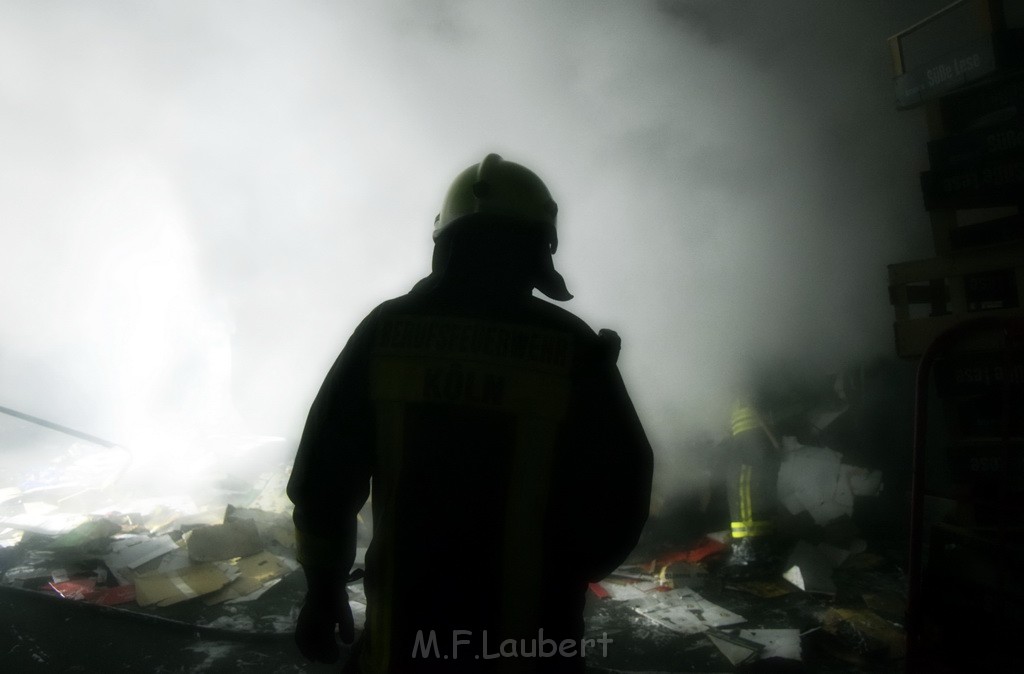 Feuer Papp Presscontainer Koeln Hoehenberg Bochumerstr P268.JPG - Miklos Laubert